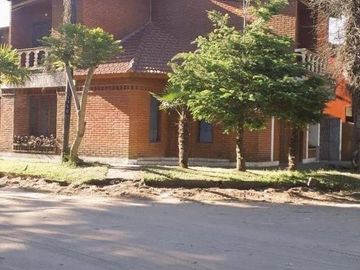 Casa en venta - 3 Dormitorios 2 Baños - Cochera - 180Mts2 - San Bernardo
