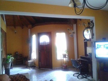 Casa en venta - 3 Dormitorios 2 Baños - Cochera - 180Mts2 - San Bernardo
