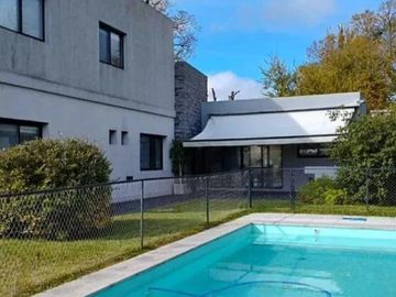 Casa en venta - 3 Dormitorios 3 Baños - Cochera - 605Mts2 - Pilar del Este