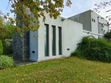 Casa en venta - 3 Dormitorios 3 Baños - Cochera - 605Mts2 - Pilar del Este