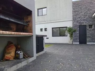 Casa en venta - 3 Dormitorios 3 Baños - Cochera - 605Mts2 - Pilar del Este