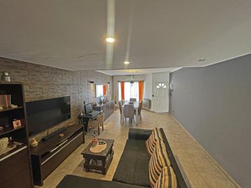 VENTA DÚPLEX DE 5 AMBIENTES EN FLORIDA MITRE