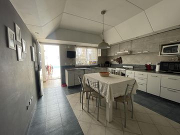 VENTA DÚPLEX DE 5 AMBIENTES EN FLORIDA MITRE