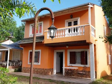 Casa en venta - 4 Dormitorios 2 Baños - Cocheras - 500Mts2 - Mar de Ajó