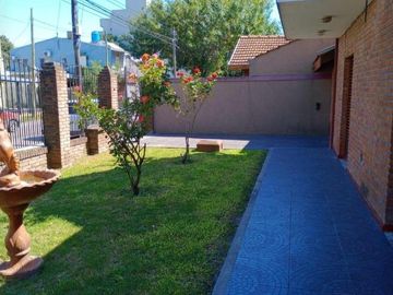 Casa en venta - 3 Dormitorios 2 Baños - Cochera - 340Mts2 - San Miguel