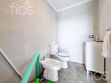 VENTA CASA A ESTRENAR DE DOS DORMITORIOS CON  PILETA  Y COCHERA  EN DON MATEO