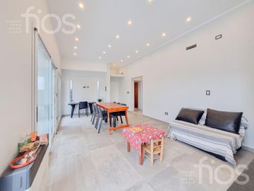 VENTA CASA A ESTRENAR DE DOS DORMITORIOS CON  PILETA  Y COCHERA  EN DON MATEO