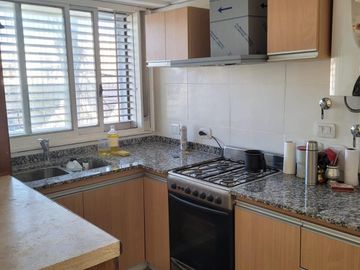 Departamento en venta - 2 Dormitorios 1 Baño - 76Mts2 - Lanús