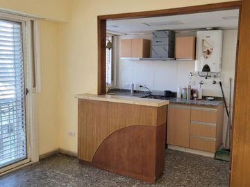 Departamento en venta - 2 Dormitorios 1 Baño - 76Mts2 - Lanús