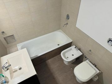VENTA DEPARTAMENTO UN AMBIENTE DIVISIBLE MUY LUMINOSO BAJO BELGRANO CERCANO A LOS LAGOS