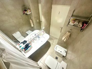 MONOAMBIENTE DIVISIBLE CON BALCON Y BAULERA EN BARRACAS VENTA