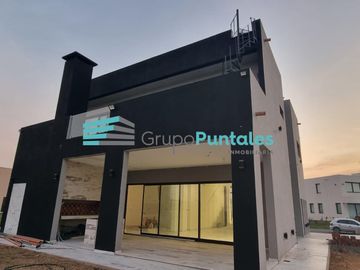 Casa  a estrenar en Barrio Lagos de Canning con 3 Dormitorios y Escritorio