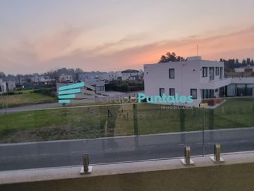 Casa  a estrenar en Barrio Lagos de Canning con 3 Dormitorios y Escritorio