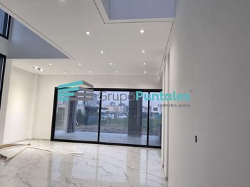 Casa  a estrenar en Barrio Lagos de Canning con 3 Dormitorios y Escritorio