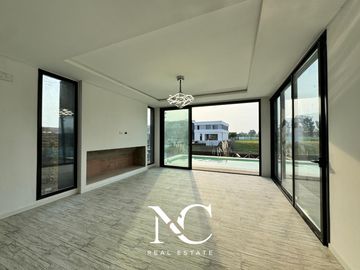 Casa en venta en Barrio Náutico Canal