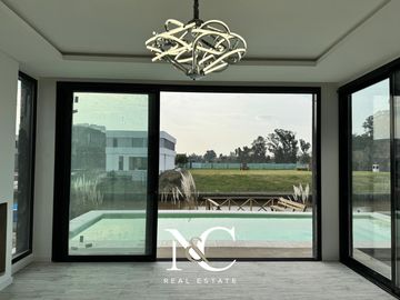 Casa en venta en Barrio Náutico Canal
