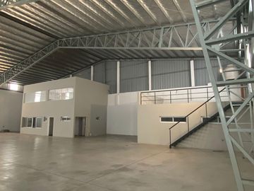 Galpón - Depósito de 1710 m2.  en  La Plata - VENTA