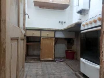 PH en  Boedo: 3 Ambientes con Patio. A refaccionar. ¡Oportunidad!