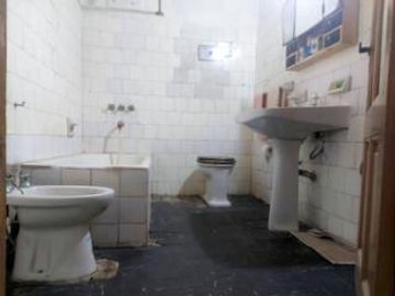 PH en  Boedo: 3 Ambientes con Patio. A refaccionar. ¡Oportunidad!