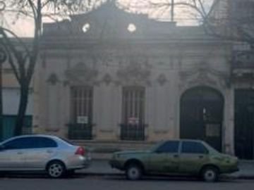 PH en  Boedo: 3 Ambientes con Patio. A refaccionar. ¡Oportunidad!