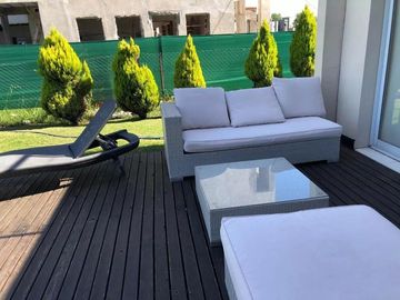 Casa en venta - 4 Dormitorios 5 Baños - Cocheras - 330Mts2 - Escobar