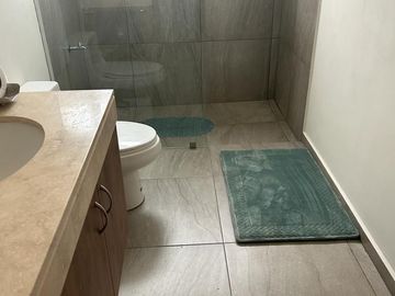 CASA DE 1 PISO EN VENTA SEMI EQUIPADA EN PRIVADA AL NORTE DE MERIDA, YUCATÁN