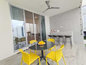 CASA DE 1 PISO EN VENTA SEMI EQUIPADA EN PRIVADA AL NORTE DE MERIDA, YUCATÁN