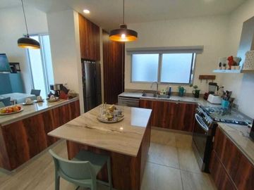 CASA DE 1 PISO EN VENTA SEMI EQUIPADA EN PRIVADA AL NORTE DE MERIDA, YUCATÁN