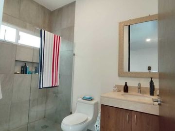CASA DE 1 PISO EN VENTA SEMI EQUIPADA EN PRIVADA AL NORTE DE MERIDA, YUCATÁN