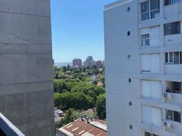 DOMUS PARQUE. Monoambiente divisible. Piso alto.