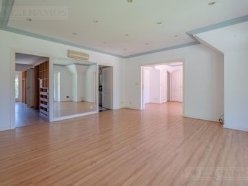 Casa en venta de 5 dormitorios en  La Horqueta