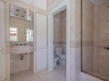 Casa en venta de 5 dormitorios en  La Horqueta