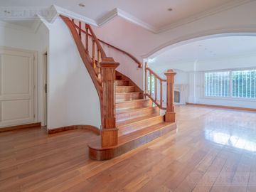 Casa en venta de 5 dormitorios en  La Horqueta