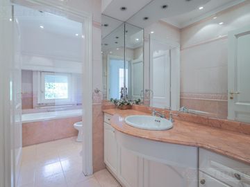 Casa en venta de 5 dormitorios en  La Horqueta