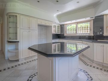 Casa en venta de 5 dormitorios en  La Horqueta