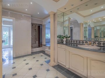 Casa en venta de 5 dormitorios en  La Horqueta