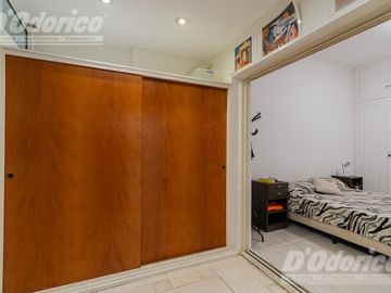 Departamento de 3 dormitorios, patio y jardín en venta en Caballito.