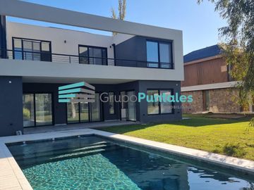 Casa en Saint Thomas Este-Oeste a estrenar en Canning, con 5 dormitorios