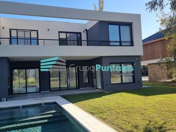 Casa en Saint Thomas Este-Oeste a estrenar en Canning, con 5 dormitorios