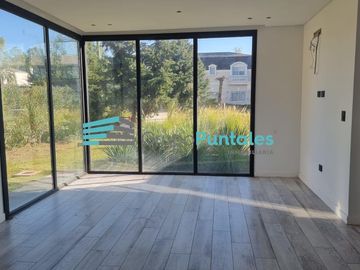 Casa en Saint Thomas Este-Oeste a estrenar en Canning, con 5 dormitorios