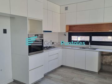 Casa en Saint Thomas Este-Oeste a estrenar en Canning, con 5 dormitorios