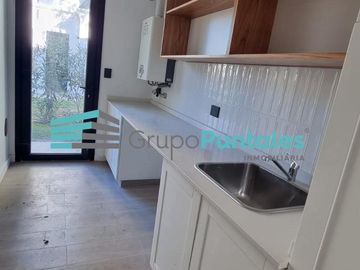 Casa en Saint Thomas Este-Oeste a estrenar en Canning, con 5 dormitorios
