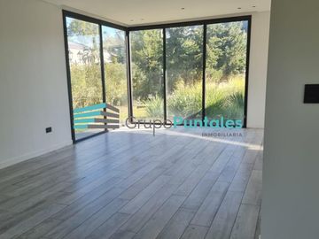 Casa en Saint Thomas Este-Oeste a estrenar en Canning, con 5 dormitorios