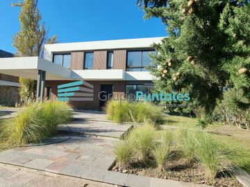 Casa en Saint Thomas Este-Oeste a estrenar en Canning, con 5 dormitorios