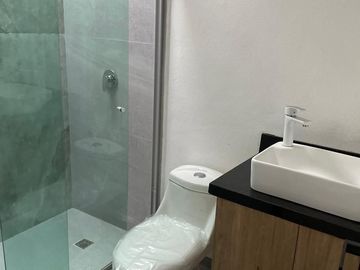 Casa en Venta en Pedregal de Schoenstatt, 3 Recámaras, 2.5 Baños, Estudio, 2 Aut