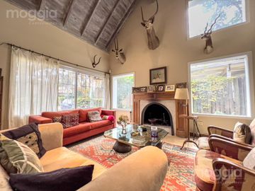 Sobre la mejor calle de Santa Rita, Casa con 4 Dormitorios, Parque, Pileta y Parrilla