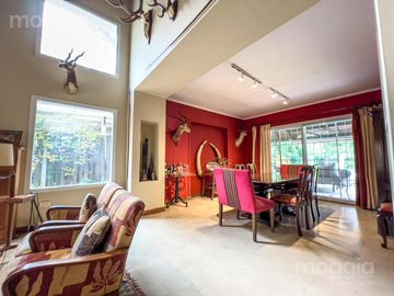 Sobre la mejor calle de Santa Rita, Casa con 4 Dormitorios, Parque, Pileta y Parrilla