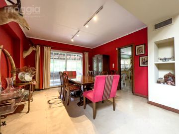 Sobre la mejor calle de Santa Rita, Casa con 4 Dormitorios, Parque, Pileta y Parrilla