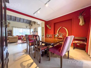 Sobre la mejor calle de Santa Rita, Casa con 4 Dormitorios, Parque, Pileta y Parrilla