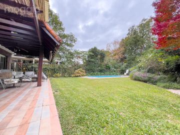 Sobre la mejor calle de Santa Rita, Casa con 4 Dormitorios, Parque, Pileta y Parrilla